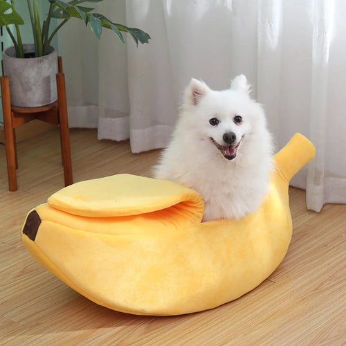 Wag Cabin BananaNap banana-shaped cat bed and cozy hideaway - detail 2