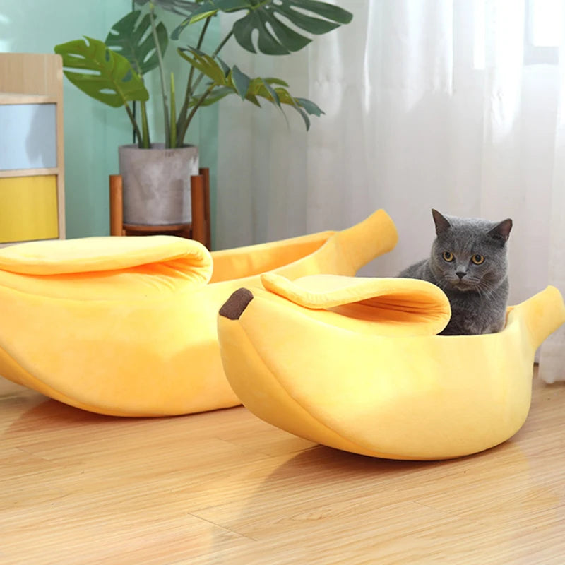 Wag Cabin BananaNap banana-shaped cat bed and cozy hideaway - detail 5