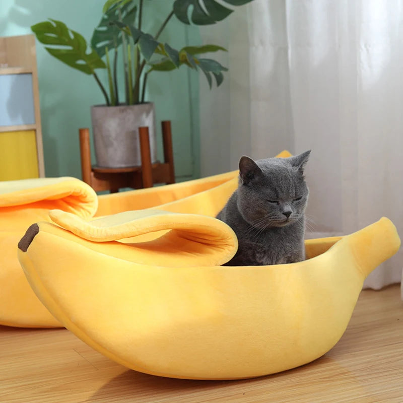 Wag Cabin BananaNap banana-shaped cat bed and cozy hideaway - detail 4