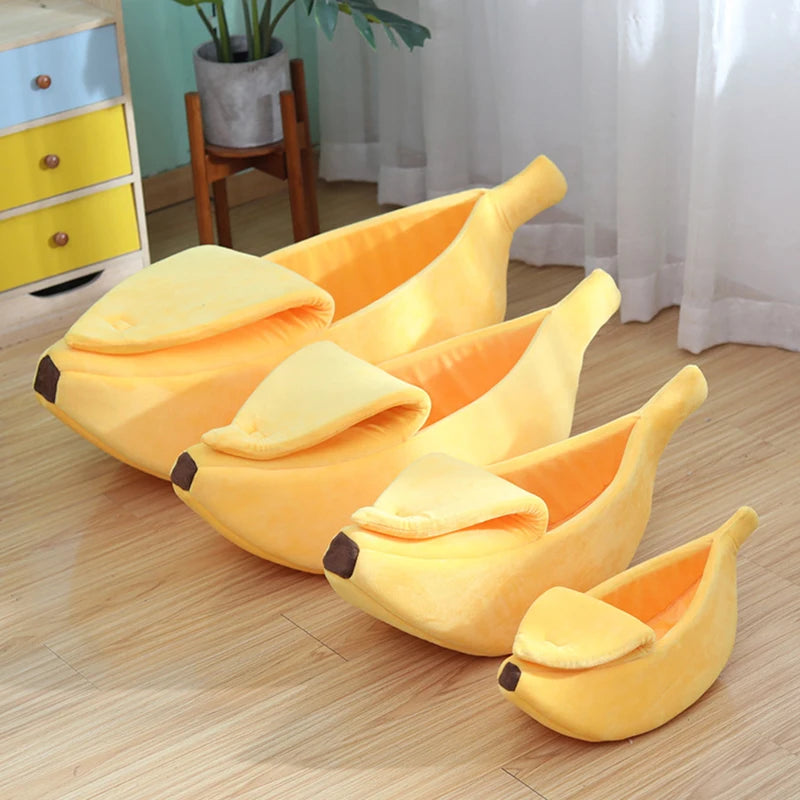 Wag Cabin BananaNap banana-shaped cat bed and cozy hideaway - detail 3