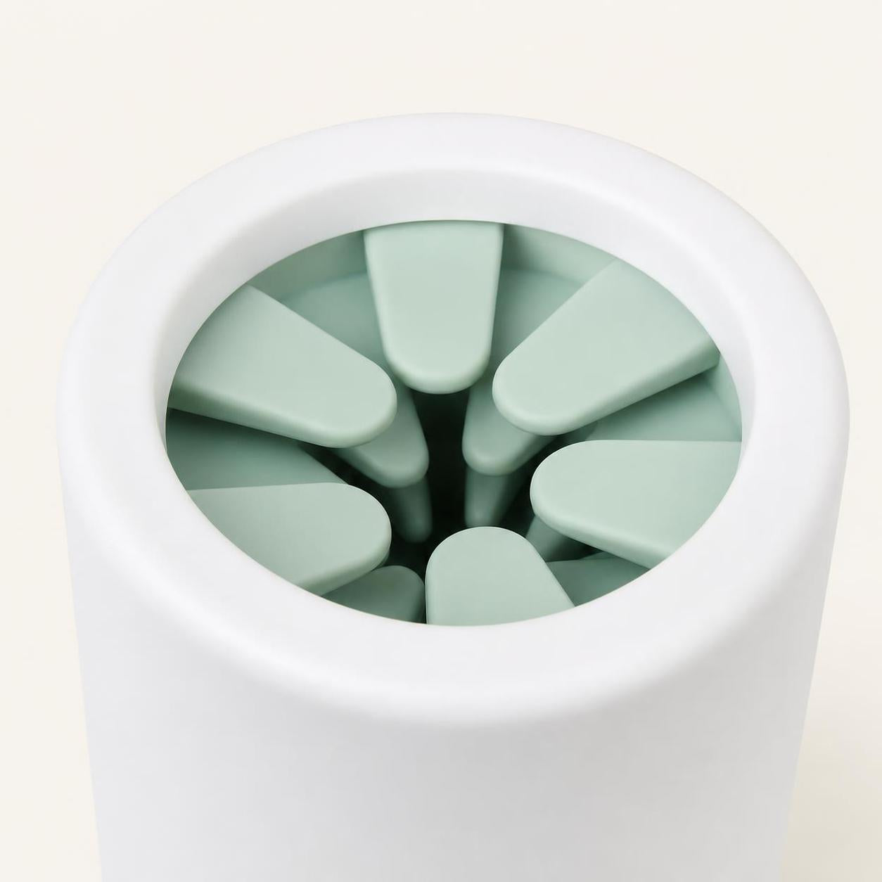 Wag Cabin PawRinse mint silicone bristle detail